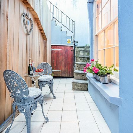 Ocean Waves Tenby Exterior foto