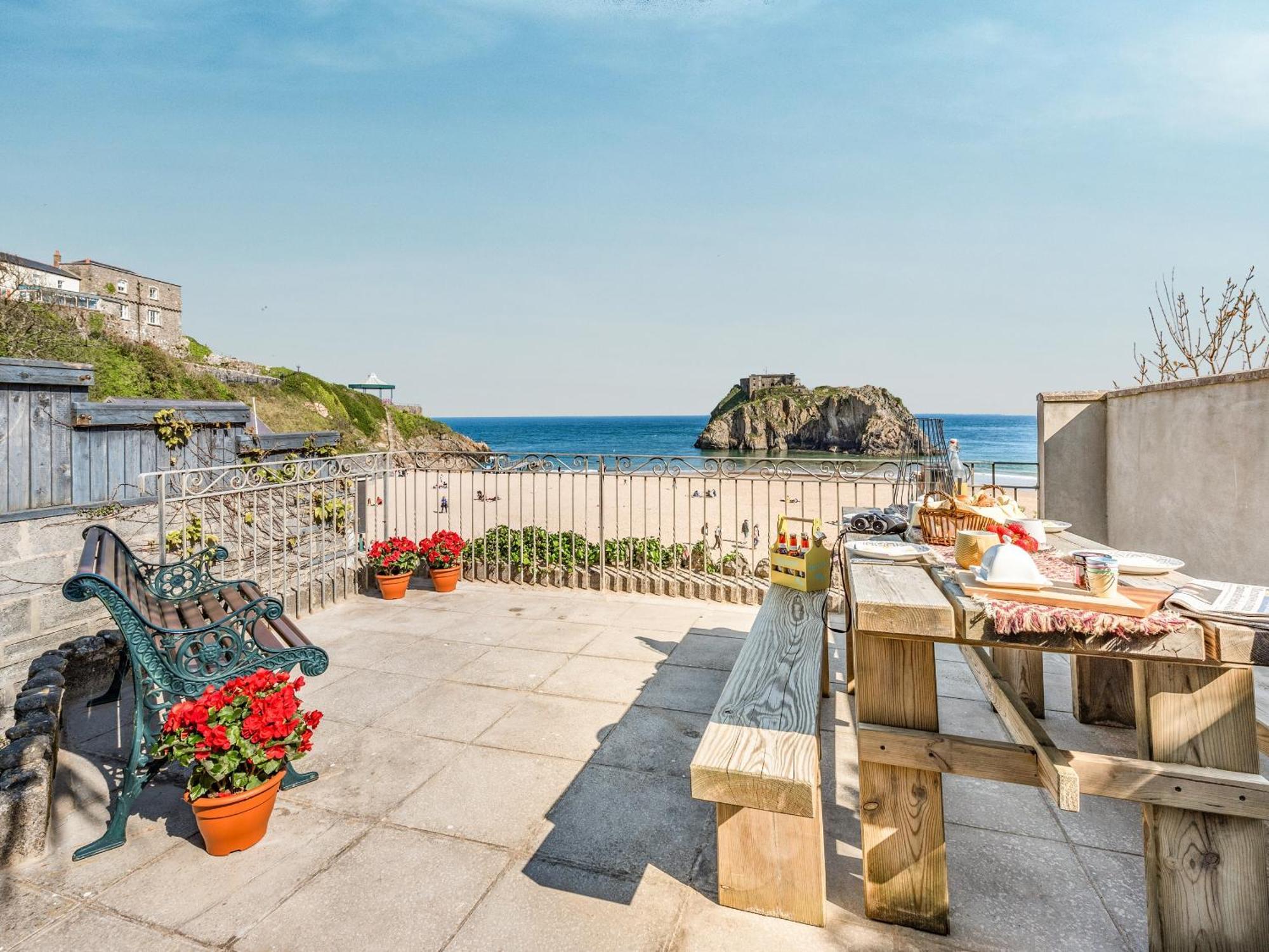 Ocean Waves Tenby Exterior foto