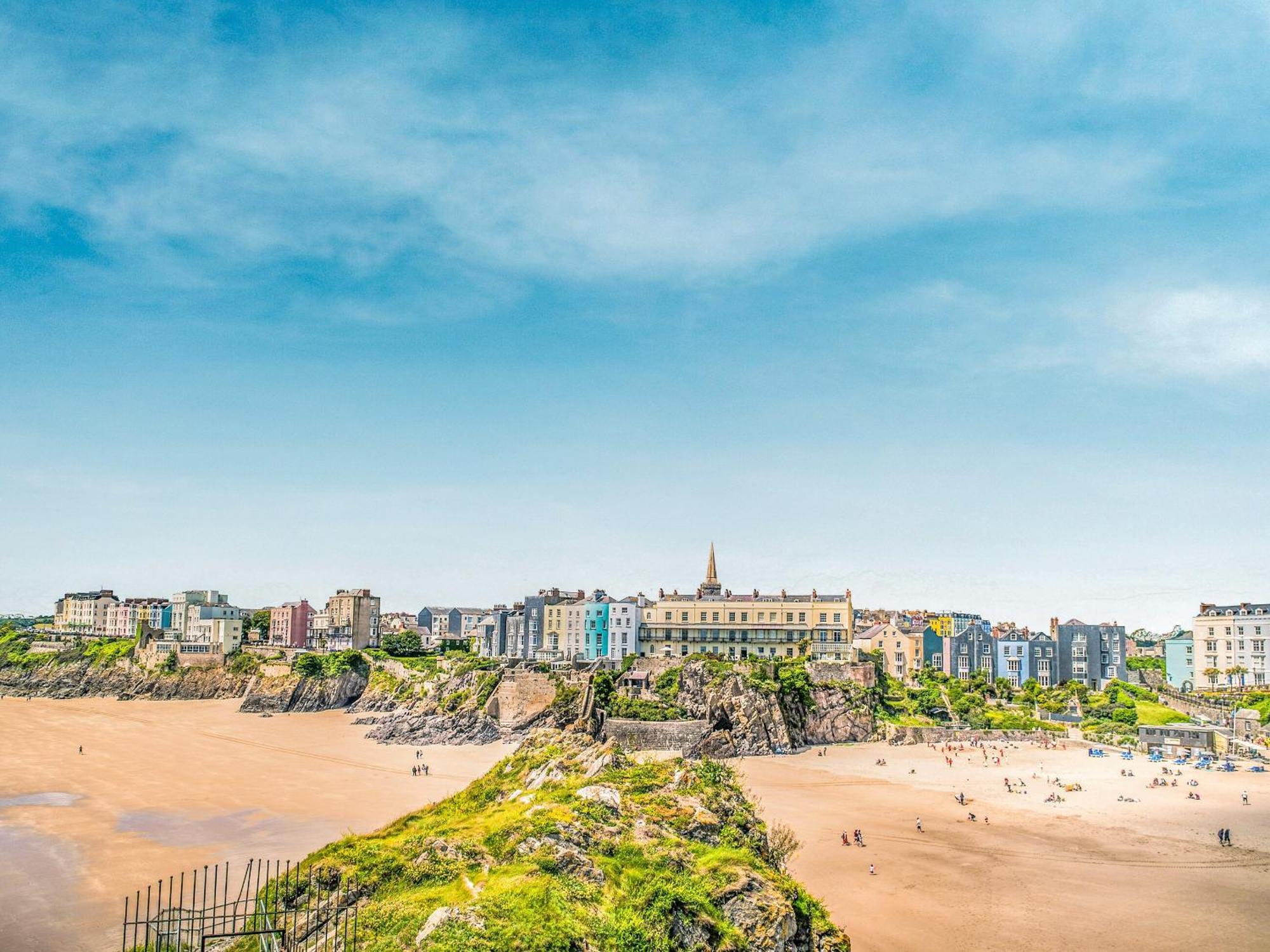 Ocean Waves Tenby Exterior foto