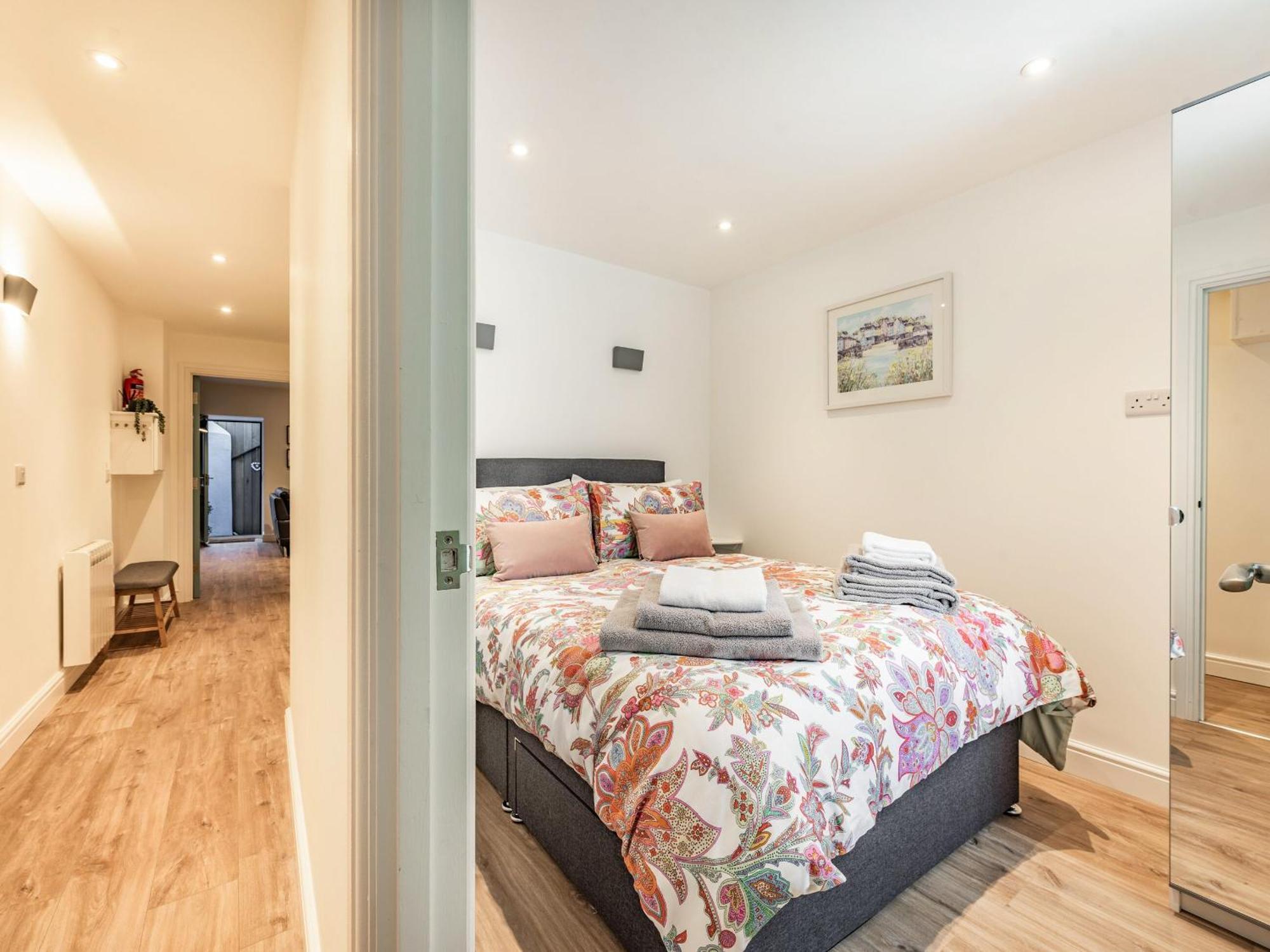 Ocean Waves Tenby Exterior foto